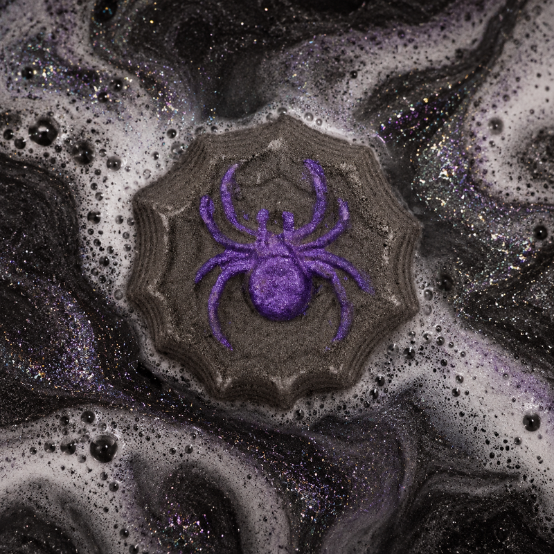 Bomba de baño araña en el agua